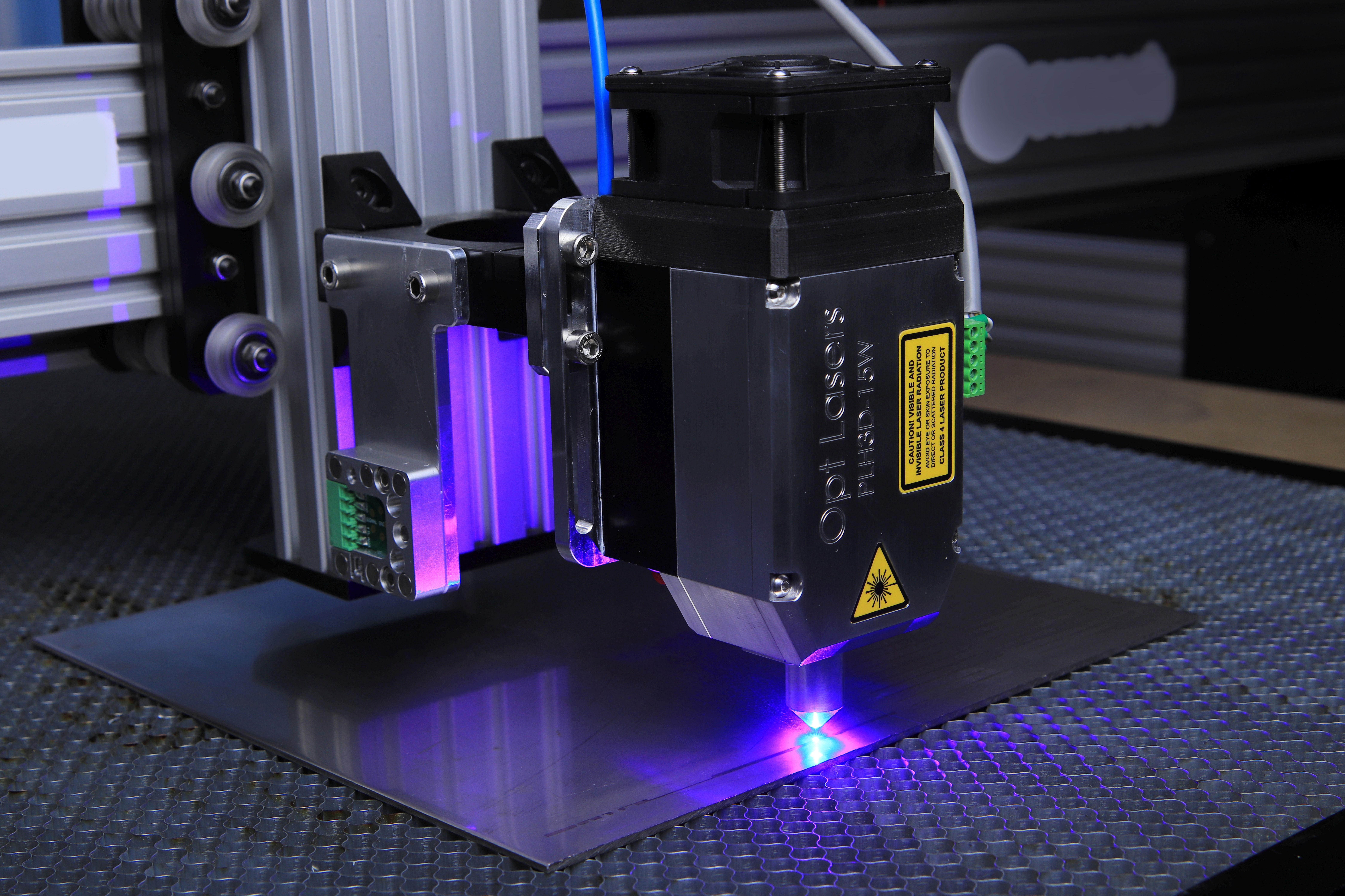 CNC acrylic cutting for precision components UAE