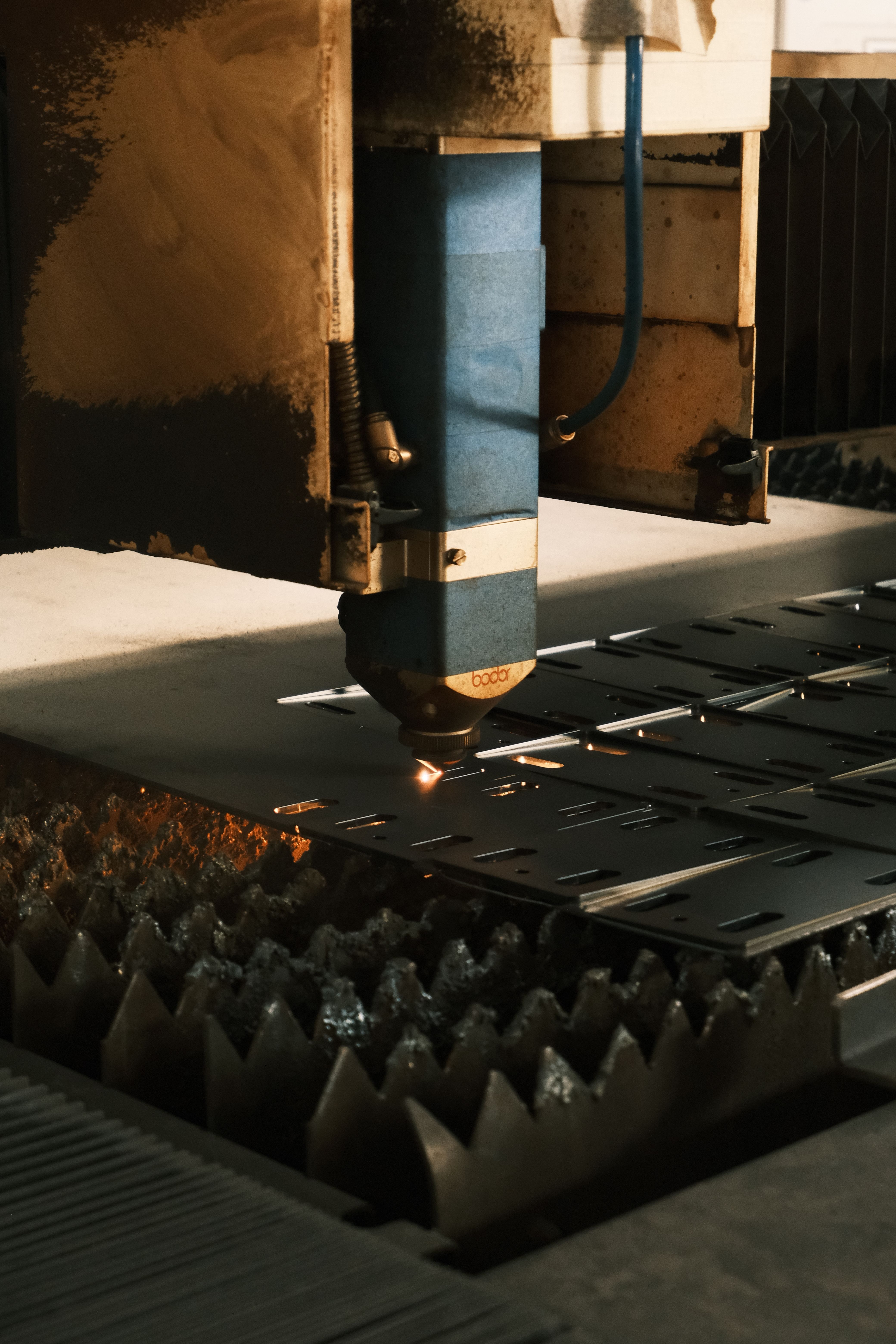 Industrial CO2 laser cutting machine at Einsign Group UAE